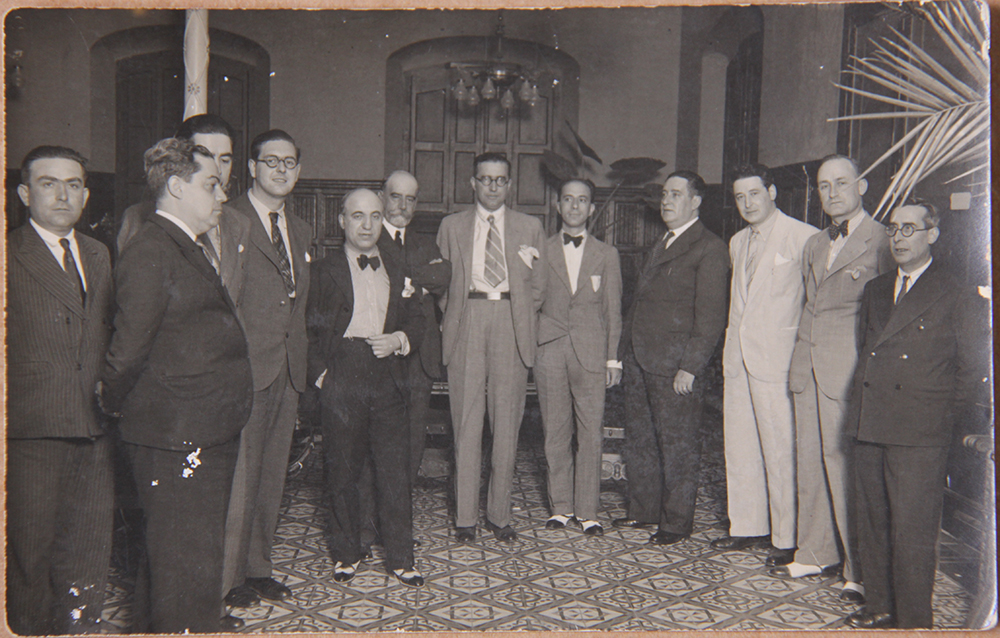HOMBRE DE ACCIÓN. ASOCIACIÓN DE LA PRENSA. 2 3. APH. Damas. julio de 1933